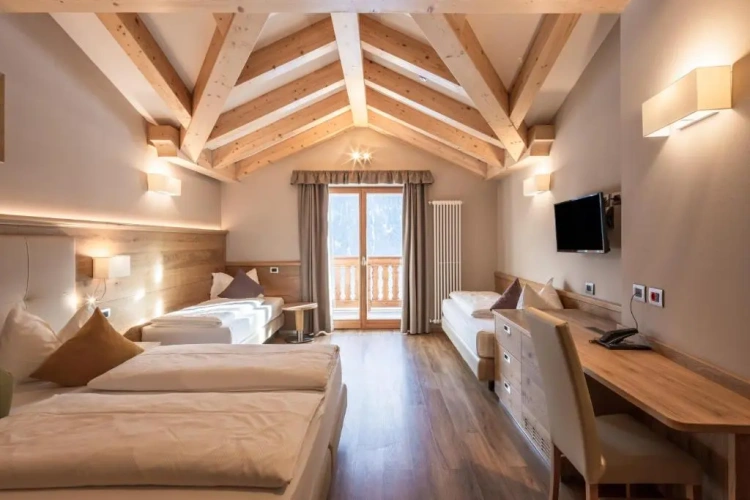Standard Quadruple room with mountain view