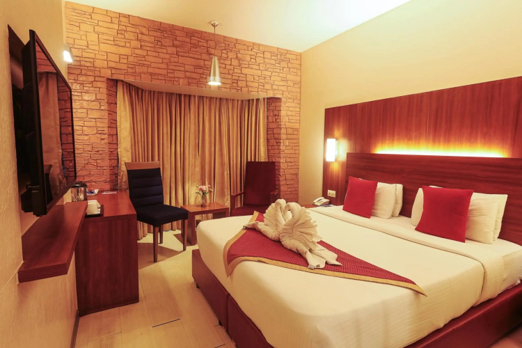 OYO Premium Deccan Apte Road
