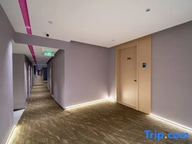 Lis Future Hotel (Huaining Dechen Times Square)