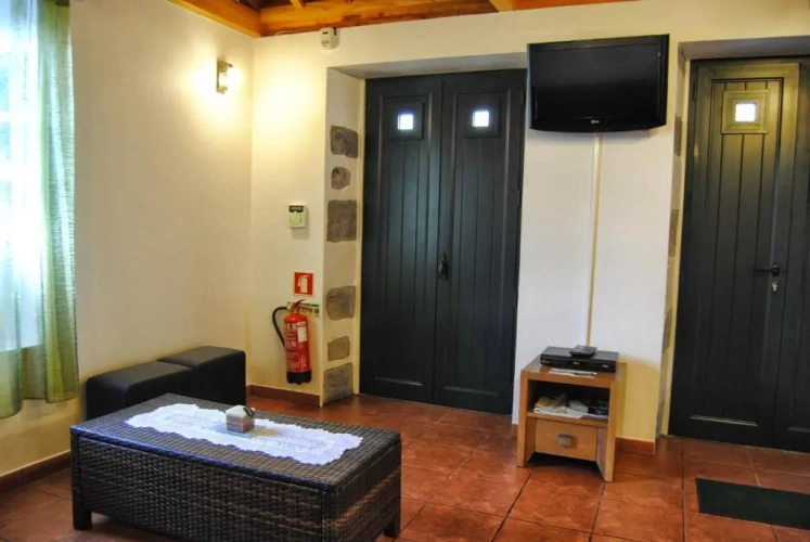 2 Bedrooms Cottage