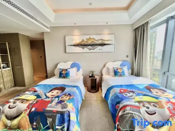 2 Bedrooms Family Suite with garden view
