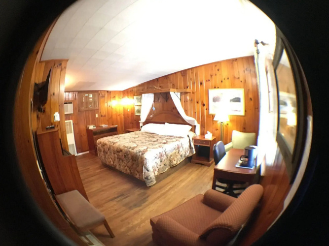 CedarWood Inn