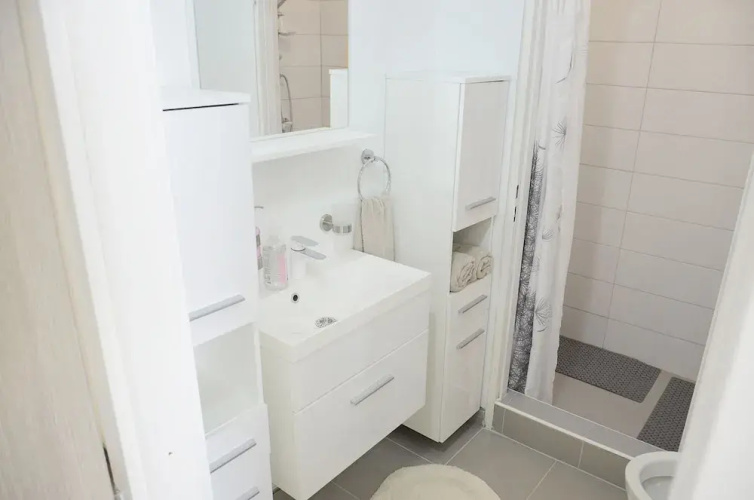 B Apartment