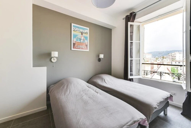 Beautiful Modern Apartment for 4 People in Cannes!