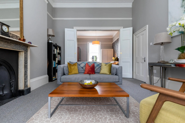 Spacious, Light-filled Period Apartment - Central Bath