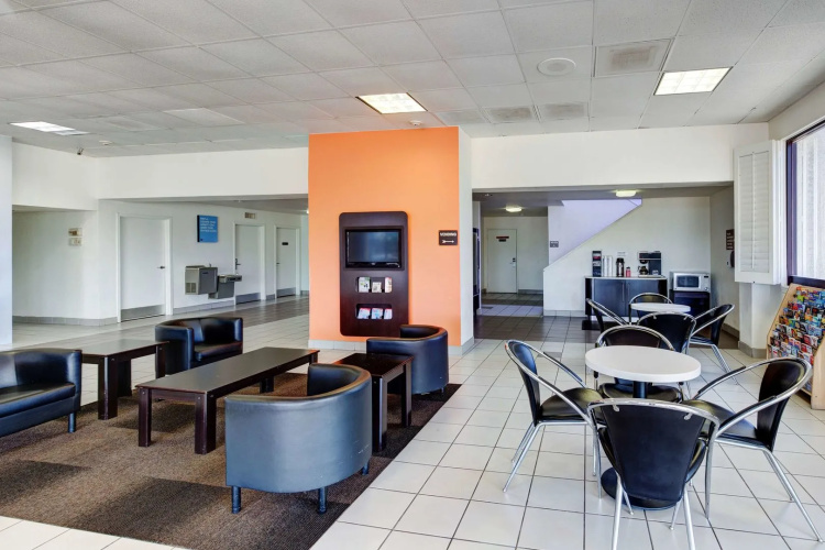 Executive Inn & Suites