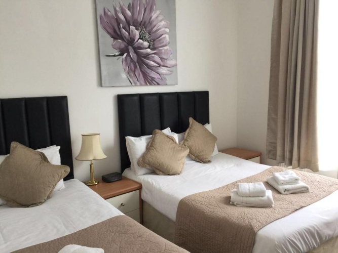 Standard Triple room