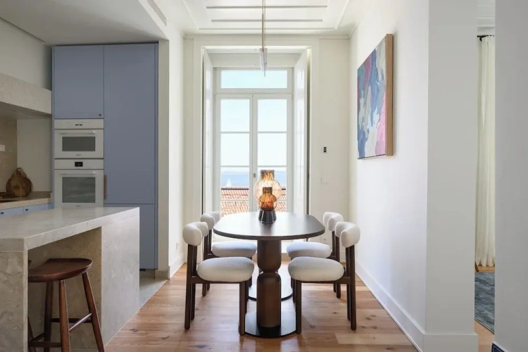 2 Bedrooms Apartment with partial ocean view