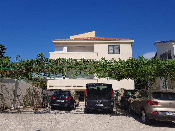 3 Bedrooms Apartment
