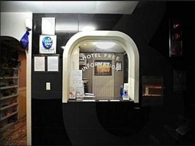Gray Ground Hotel