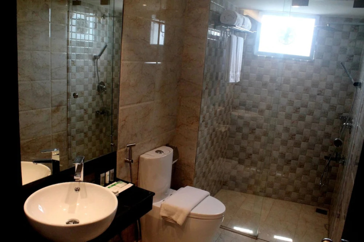 Hotel X