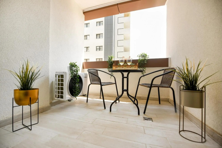 POWDER - City Center Studio with Balcony