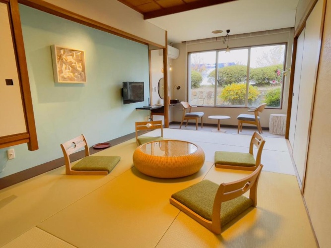 Standard Twin room with mountain view