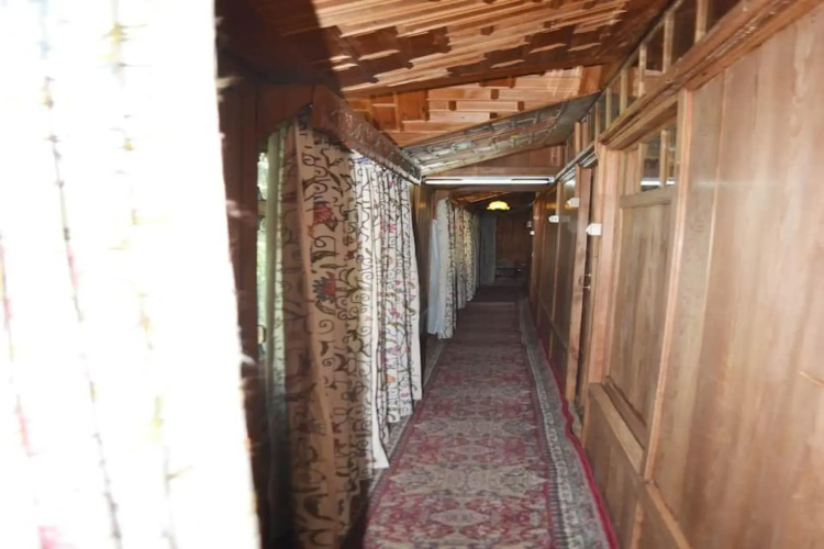New Peony Houseboat
