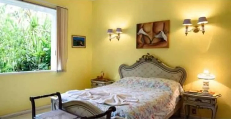 Cronos Guest House