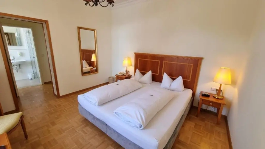 Standard Double room with lake view