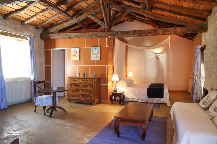 Standard Triple room