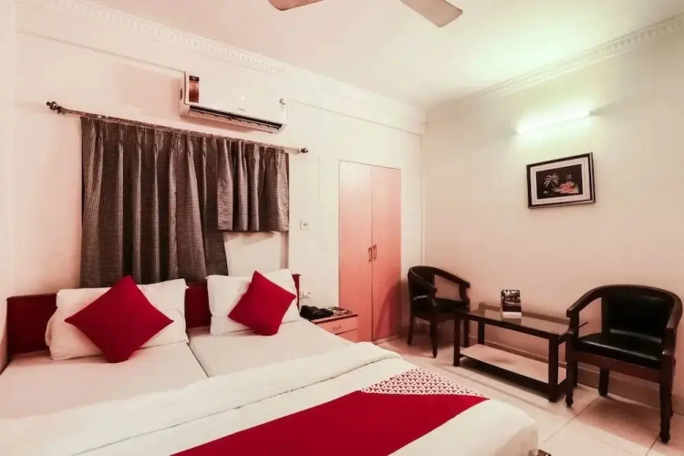 Amit Hotel by OYO Rooms