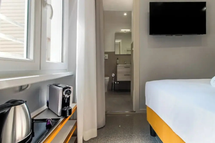 Velia Relais
