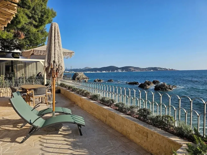 4 Bedrooms Luxury Villa beachfront