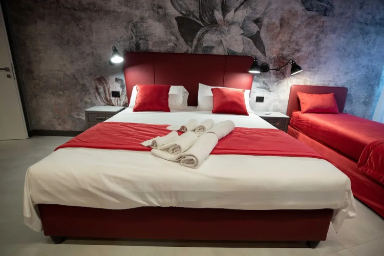 Red Diamond in Naples