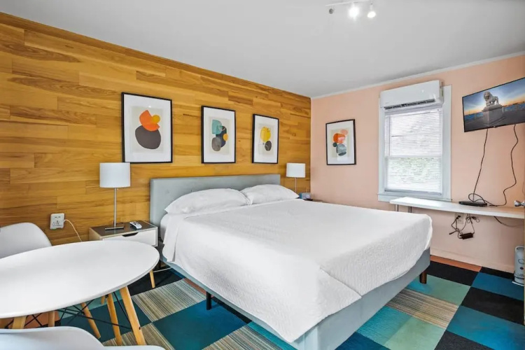 Retro Retreat- Updated 1950s Motel in St Augustine