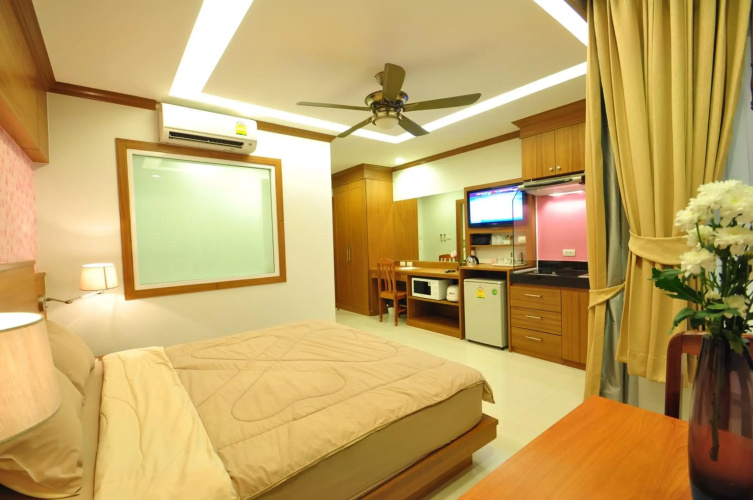 Green Harbor Hotel & Service Apartment