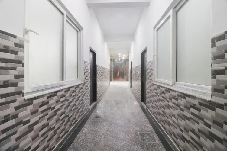 Shri Hari Radha Palace by OYO Rooms