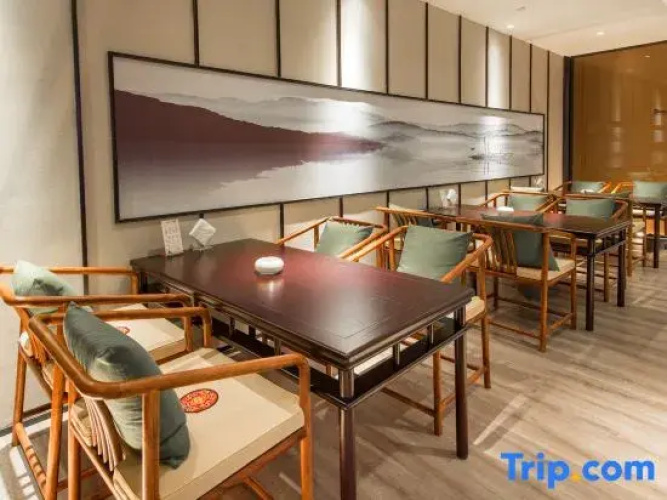 Shehong Xinyue Riverside Holiday Hotel