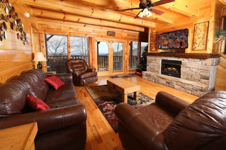 Rising Eagle Lodge - Eight Bedroom Cabin