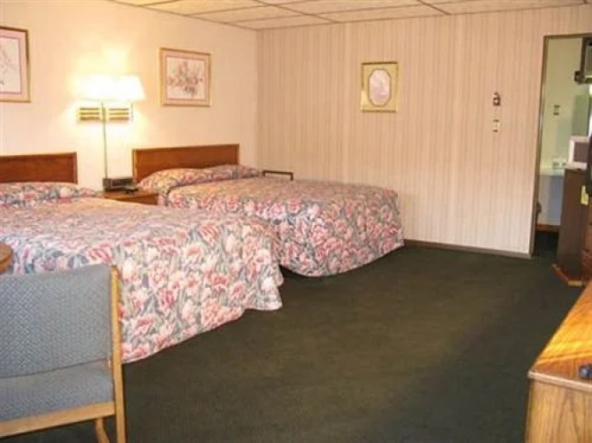 Mayflower Motel And Suites