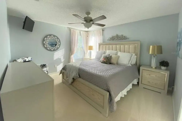 2712 Emerald Island