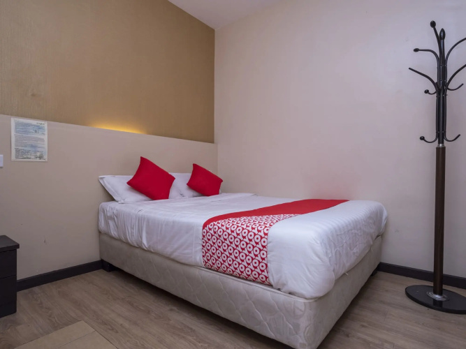 OYO 614 D'PINETREES Hotel