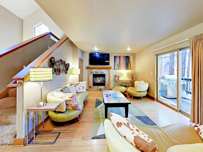 2275 Eloise Condo by RedAwning