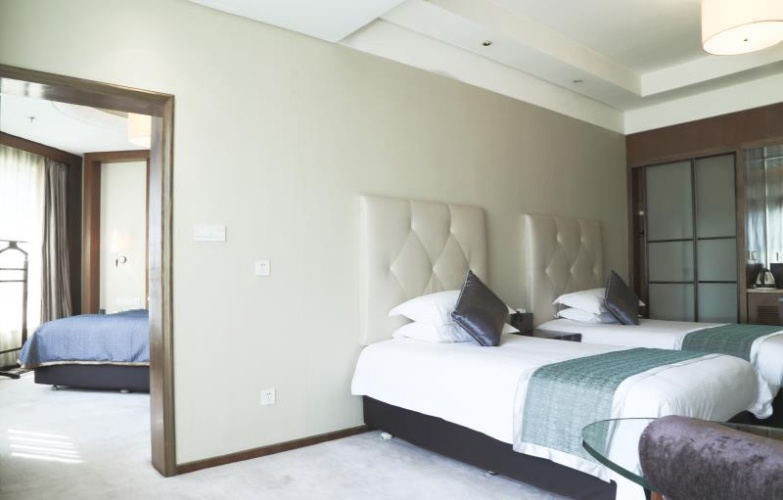 Quadruple Family Suite