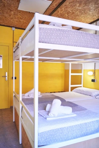 2 Bedrooms Standard Triple room with balcony