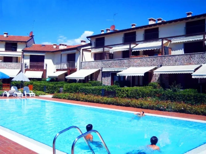 3 Bedrooms Apartment