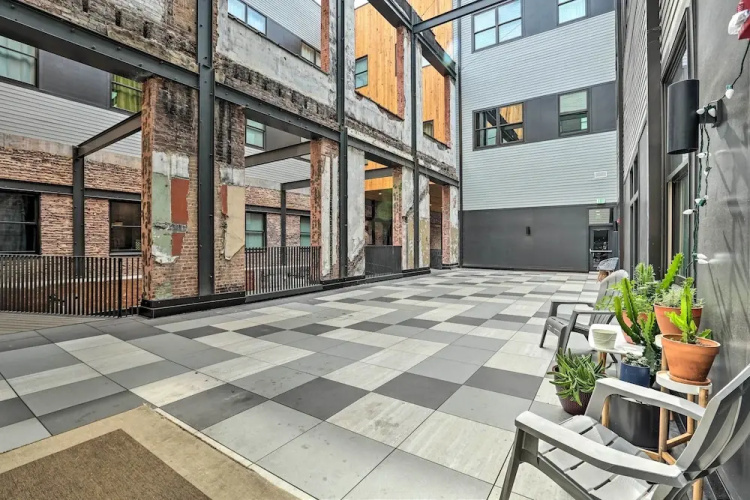 Modern Downtown Birmingham Condo w/ Rooftop Access