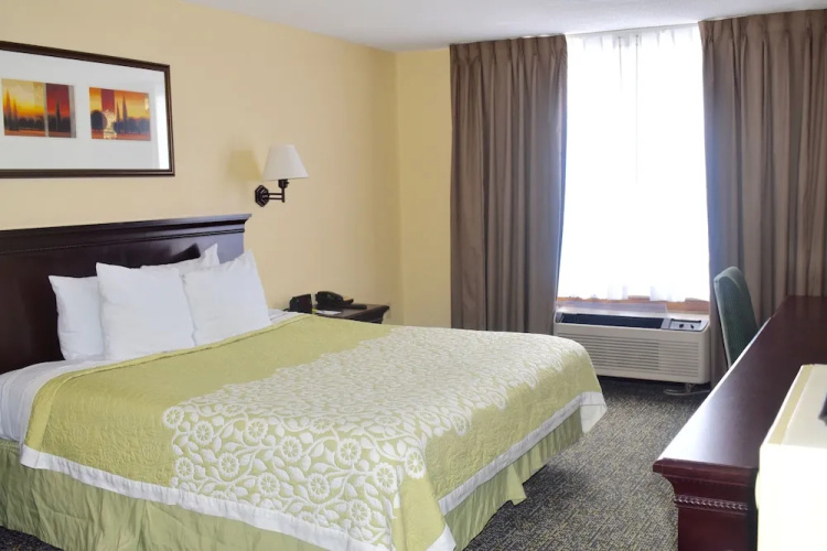 Days Inn & Suites Tucker/Northlake