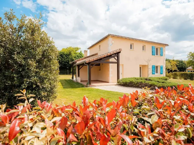 Modern Villa With Large Garden
