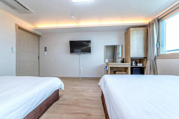 Jungmoon J Hill & City Hotel
