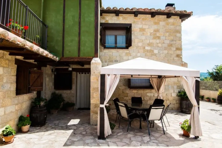 3 Bedrooms Cottage