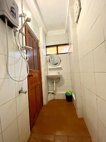 Standard Triple Basement room