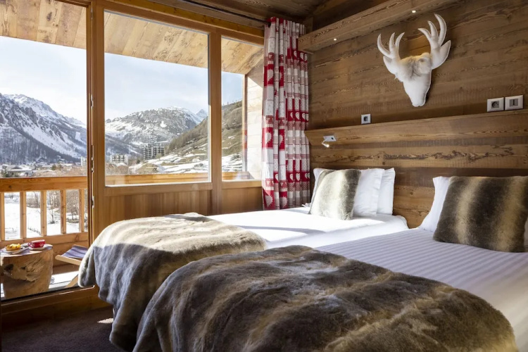 Hotel Ski Lodge