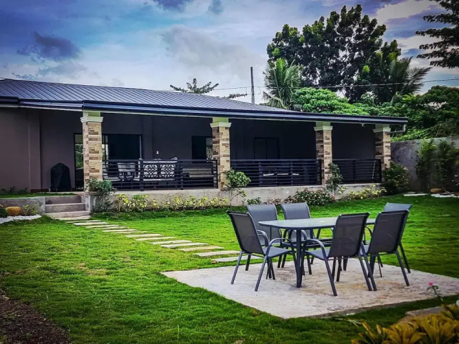 Earl's Villa