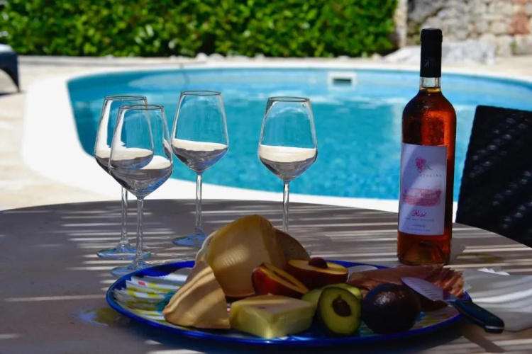 Restored 350 year old Villa, stunning views, idyllic location, large pool