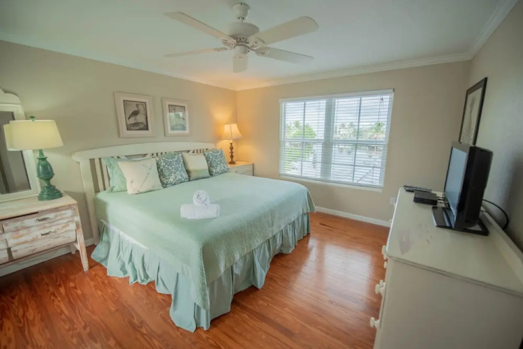 Harbor Side Apartment 5