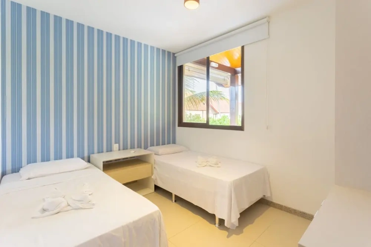 4 Bedrooms Premier Bungalow with garden view
