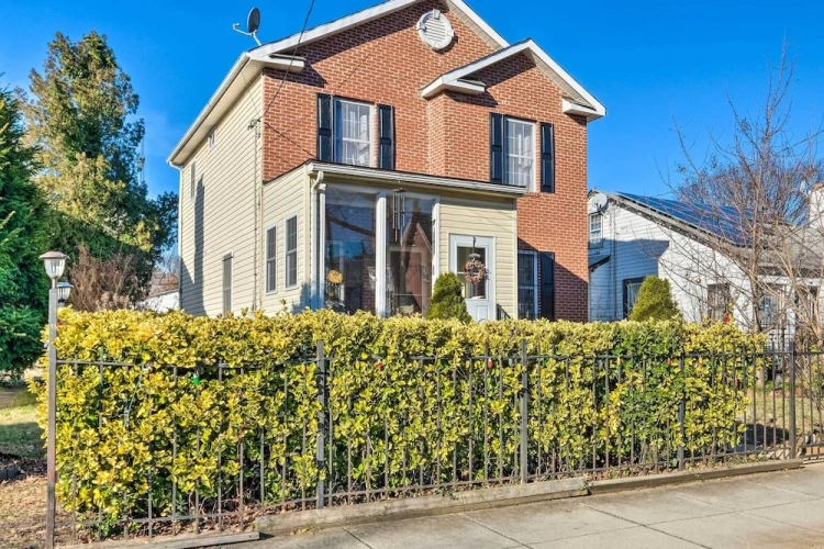 3 Bedrooms Cottage with balcony