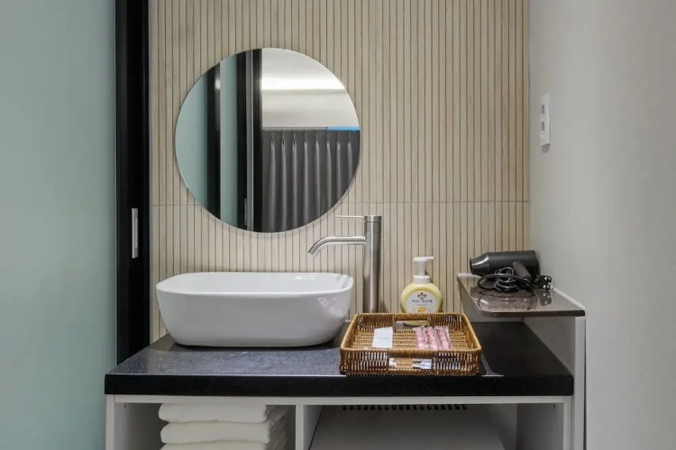Classic Triple room with city view
